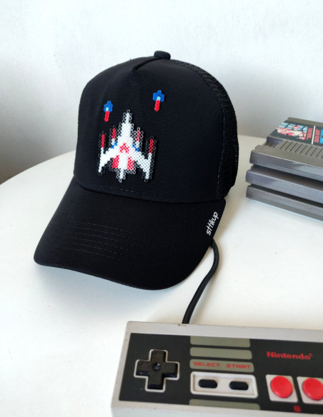 Gorra Trucker Galaga Pixel Art 3D | Sttikup